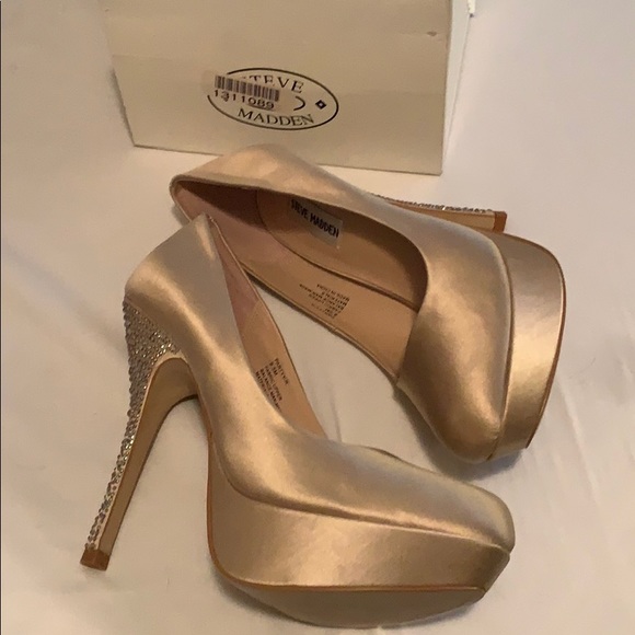 Steve Madden heels with Crystal heal. Champagne - Picture 2 of 6